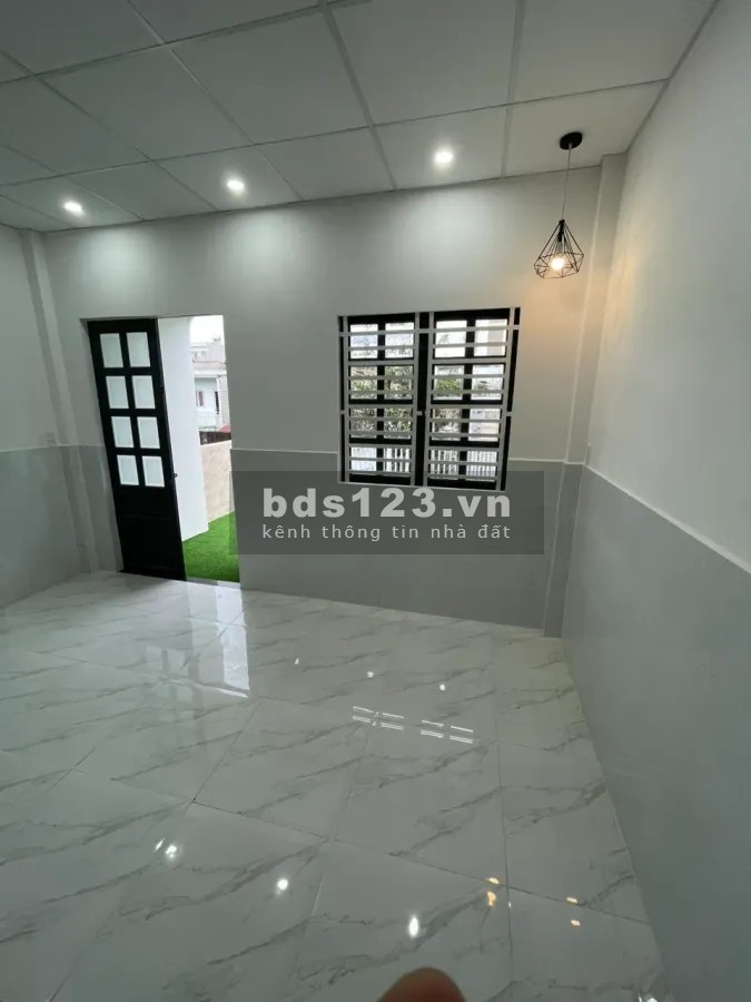 NHÀ MỚI TOANH DỌN VÀO Ở NGAY GIÁ NHỈNH 4 TỶ, CHỦ KẸT TIỀN CẦN BÁN GẤP NGAY CHƠ VẠN HẠNH TRUNG CHÁNH