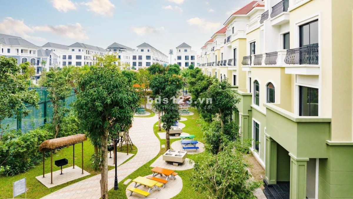 Bán nhà Vinhomes 5 tầng, diện tích từ 52-230m2, giá nhỉnh 6 tỷ có gia lộc. LH 0964561239