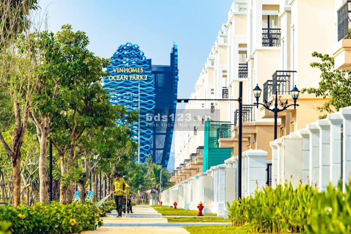 Bán nhà Vinhomes 5 tầng, diện tích từ 52-230m2, giá nhỉnh 6 tỷ có gia lộc. LH 0964561239