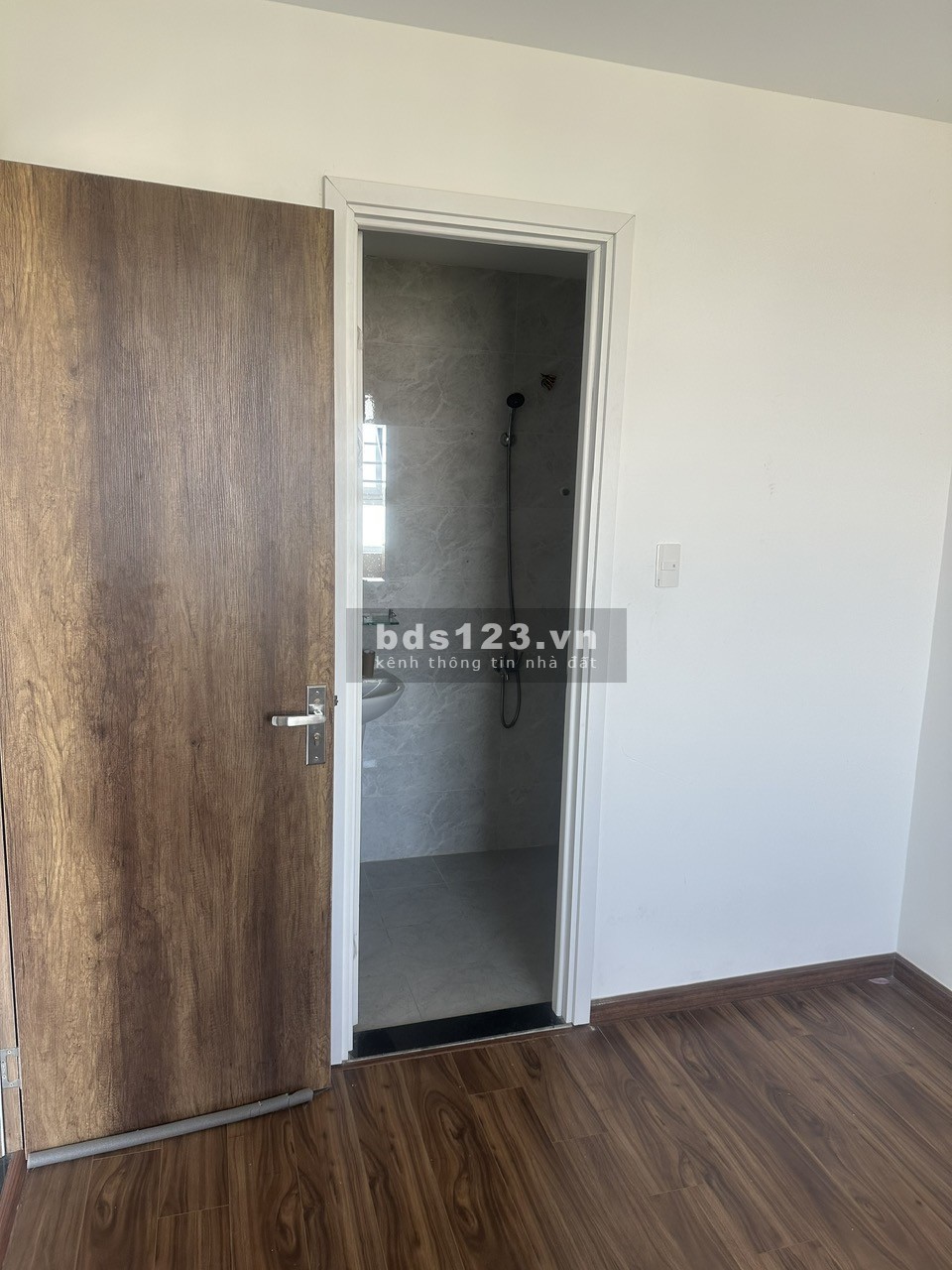 Chính chủ bán gấp căn hộ view sông Sg-Landmark81 58m2 2PN 100% ,giá 1 tỷ 650 có thương lượng,