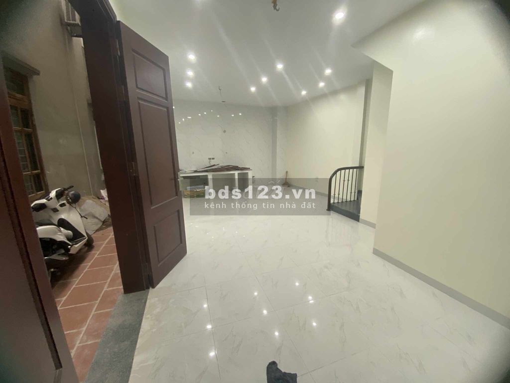 Nhà ở 45m2 4 phòng ngủ đường Phú Viên Long Biên4,60 tỷ