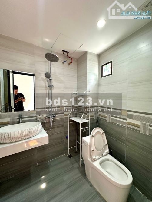 Hiếm nhà chân cầu Vĩnh Tuy -Tư Đình Phố Trạm - Lô Góc - 7 chỗ đỗ cửa, nét 4,9 tỷ