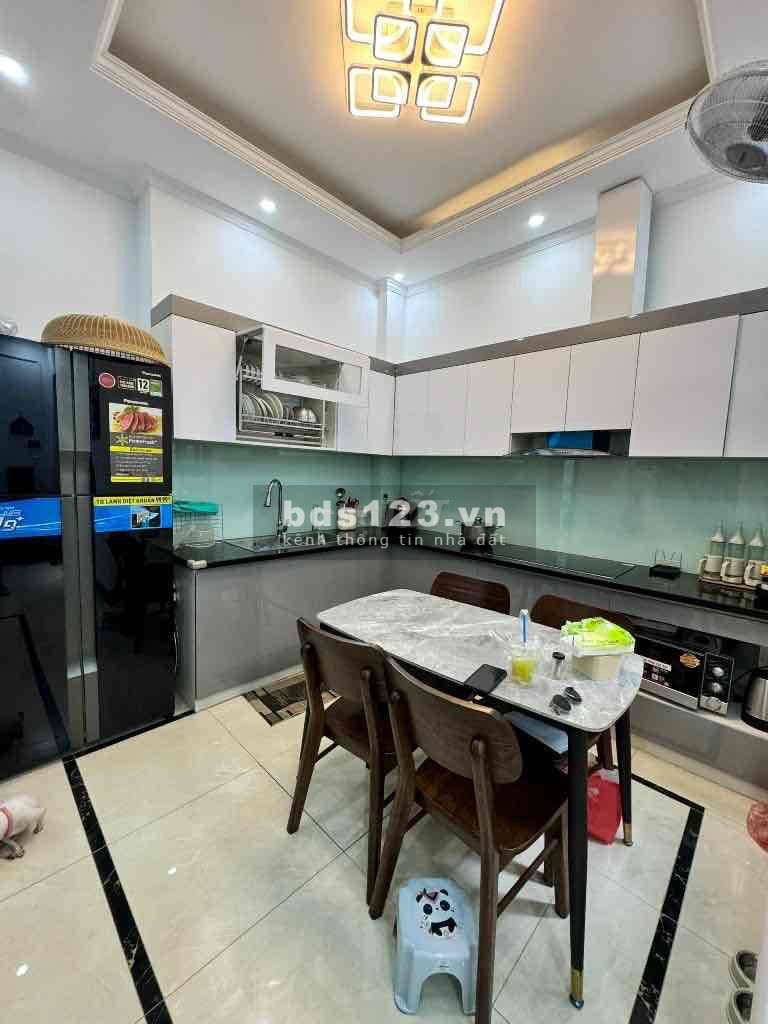 Bán nhà riêng 39m2 trung tâm quận Long Biên, siêu hiếm không còn căn5,90 tỷ