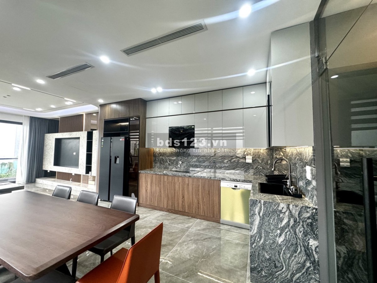 Bán nhà Nguyễn Văn Cừ 75m 8 tầng thang máy gara oto nội thất nhập khẩu đạt 5 sao, gần cẩu 14. 8 tỷ