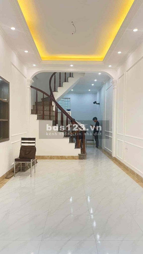 BÁN SIÊU PHẨM CỰC HIẾM THỤY KHUÊ TÂY HỒ, GẦN PHỐ, SÂN ĐỂ XE RIÊNG, 30m2 6.5 TỶ!