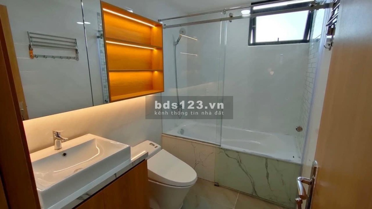 Căn hộ duplex 137m2 cần cho thuê gấp, tầng cao, nội thất đầy đủ. Giá 1600$/tháng