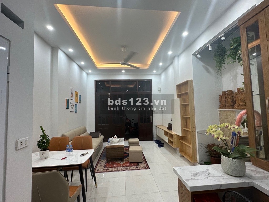 Chủ nhà cần chuyển nhượng ngay nhà cao tầng tại Pháo Đài Láng