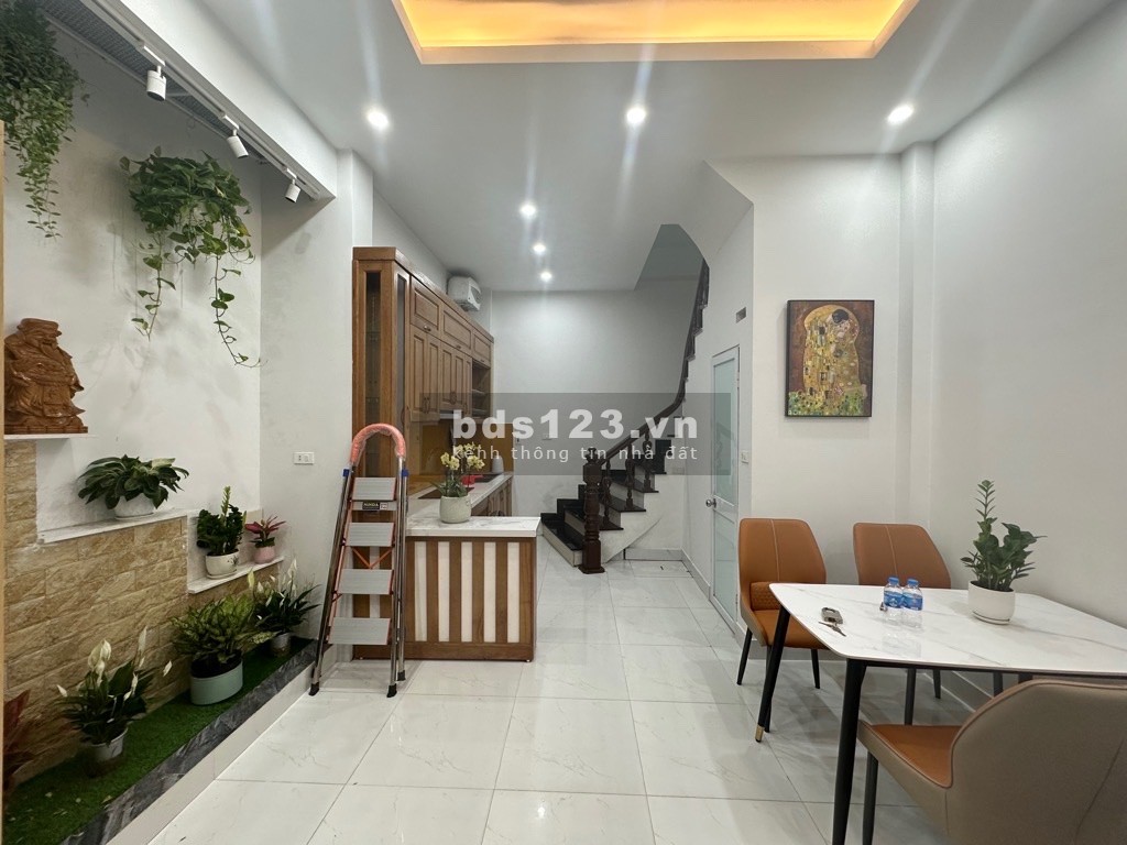 Chủ nhà cần chuyển nhượng ngay nhà cao tầng tại Pháo Đài Láng