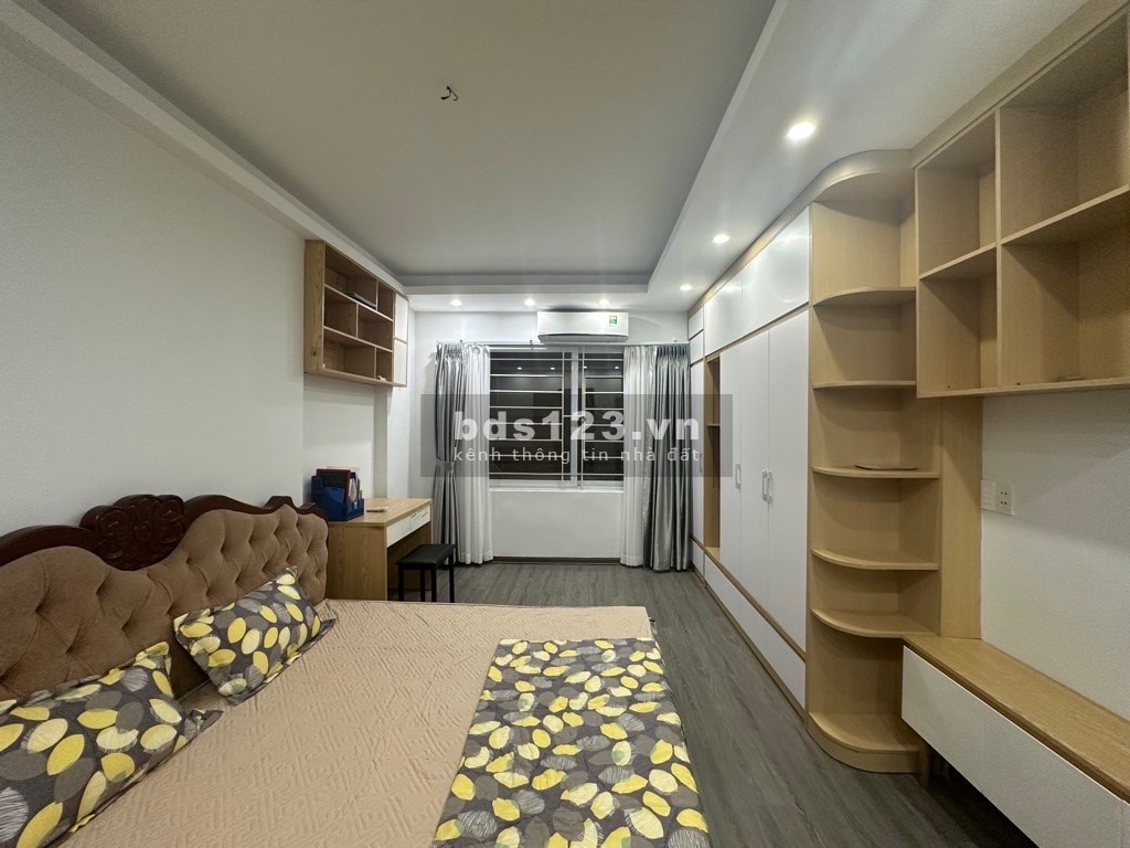 Chủ nhà cần chuyển nhượng ngay nhà cao tầng tại Pháo Đài Láng