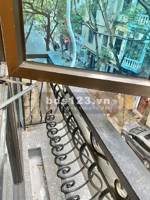 Bán nhà mặt phố Nghĩa Tân, kinh doanh sầm uất, diện tích 31m2, giá 14.75 tỷ