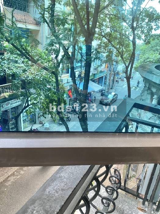 Bán nhà mặt phố Nghĩa Tân, kinh doanh sầm uất, diện tích 31m2, giá 14.75 tỷ