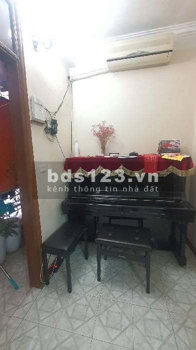 Bán nhà Hoàng Quốc Việt, Ô tô đỗ cửa, diện tích 35m2, giá 9.8 tỷ