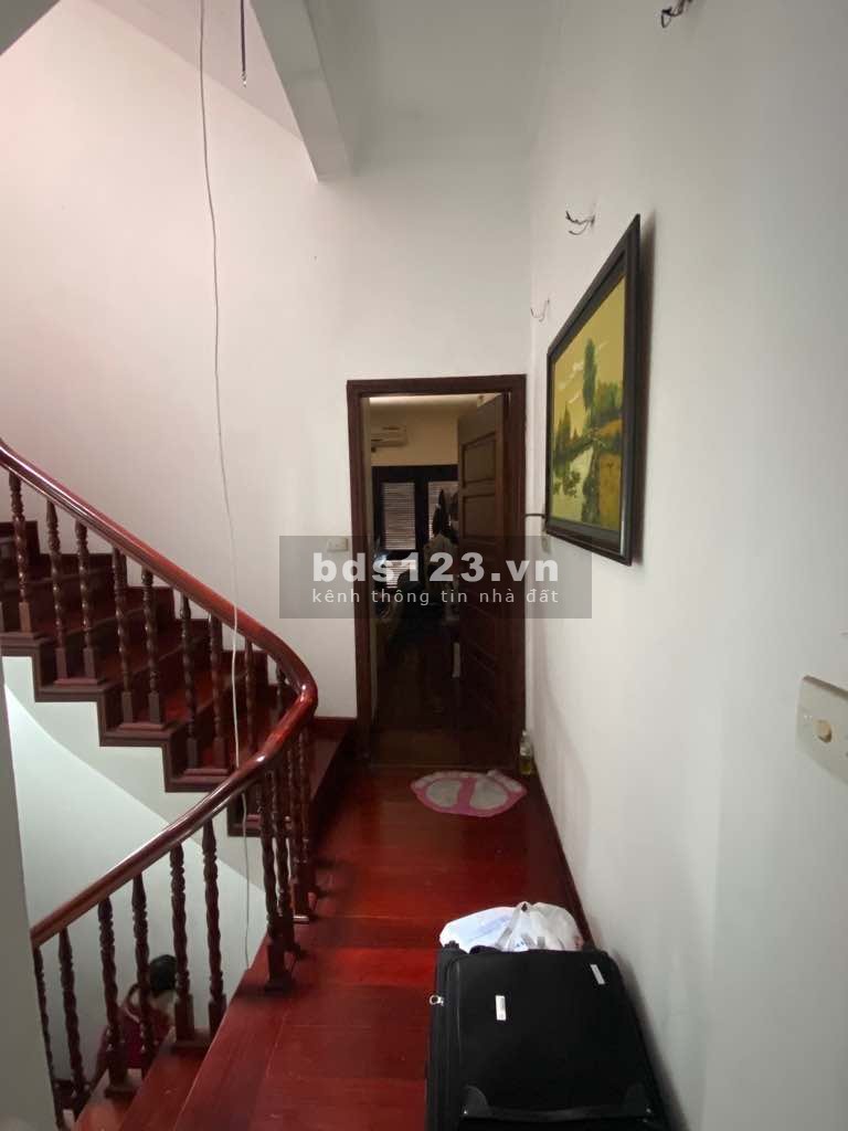 Bán nhà phố Nghĩa Tân, Ô tô đỗ cửa, diện tích 52m2, giá 12 tỷ