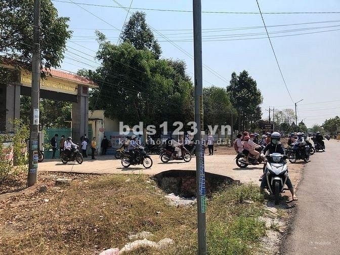 Bán rẻ (21x65=1.268m2) full sổ riêng TC, giá 260tr, sát trường chợ, 3 kcn lớn