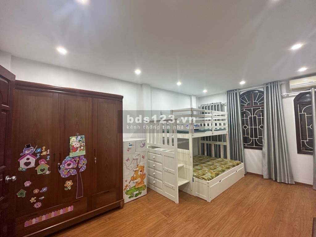 Chủ nhà cần chuyển nhượng ngay nhà cao tầng tại Pháo Đài Láng