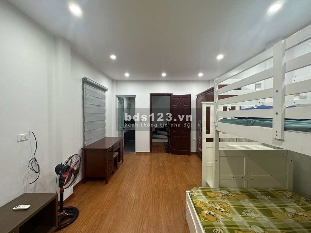 Chủ nhà cần chuyển nhượng ngay nhà cao tầng tại Pháo Đài Láng