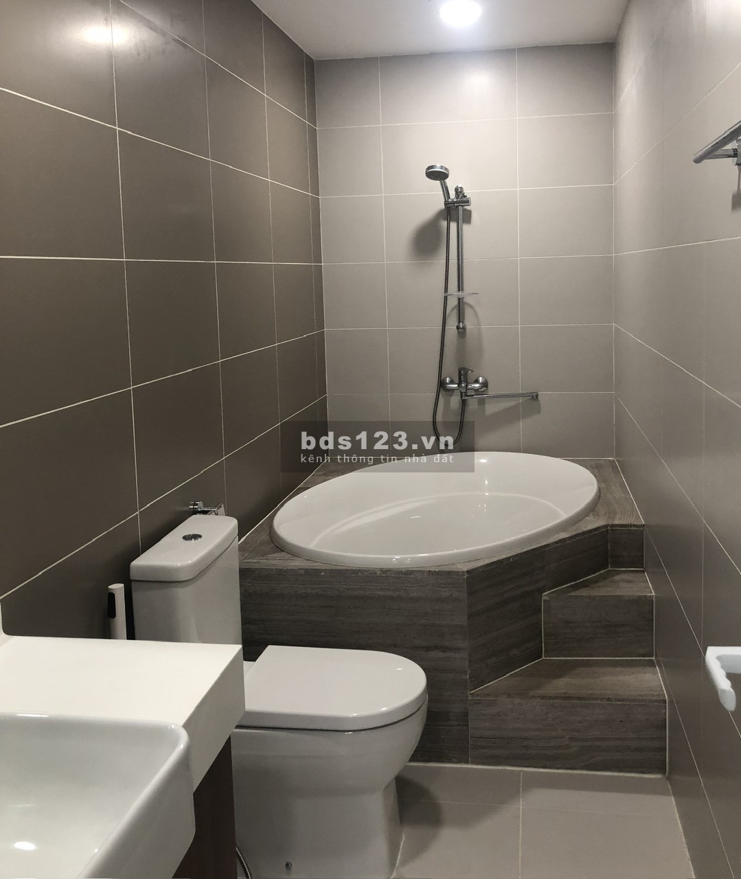 Saigon pearl, Nguyễn Hữu Cảnh, Bình Thạnh: 130m2, 3p ngủ, 2wc, Nt, 30tr