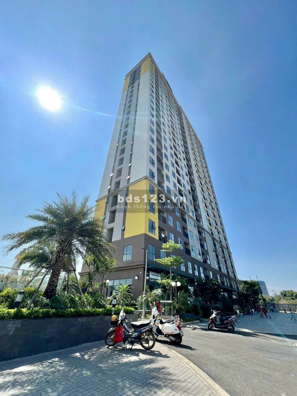 Cần bán căn hộ BconsBee sẵn sổ tại Dĩ An, Bình Dương. Alo Duy: 0904449065 để hỗ trợ