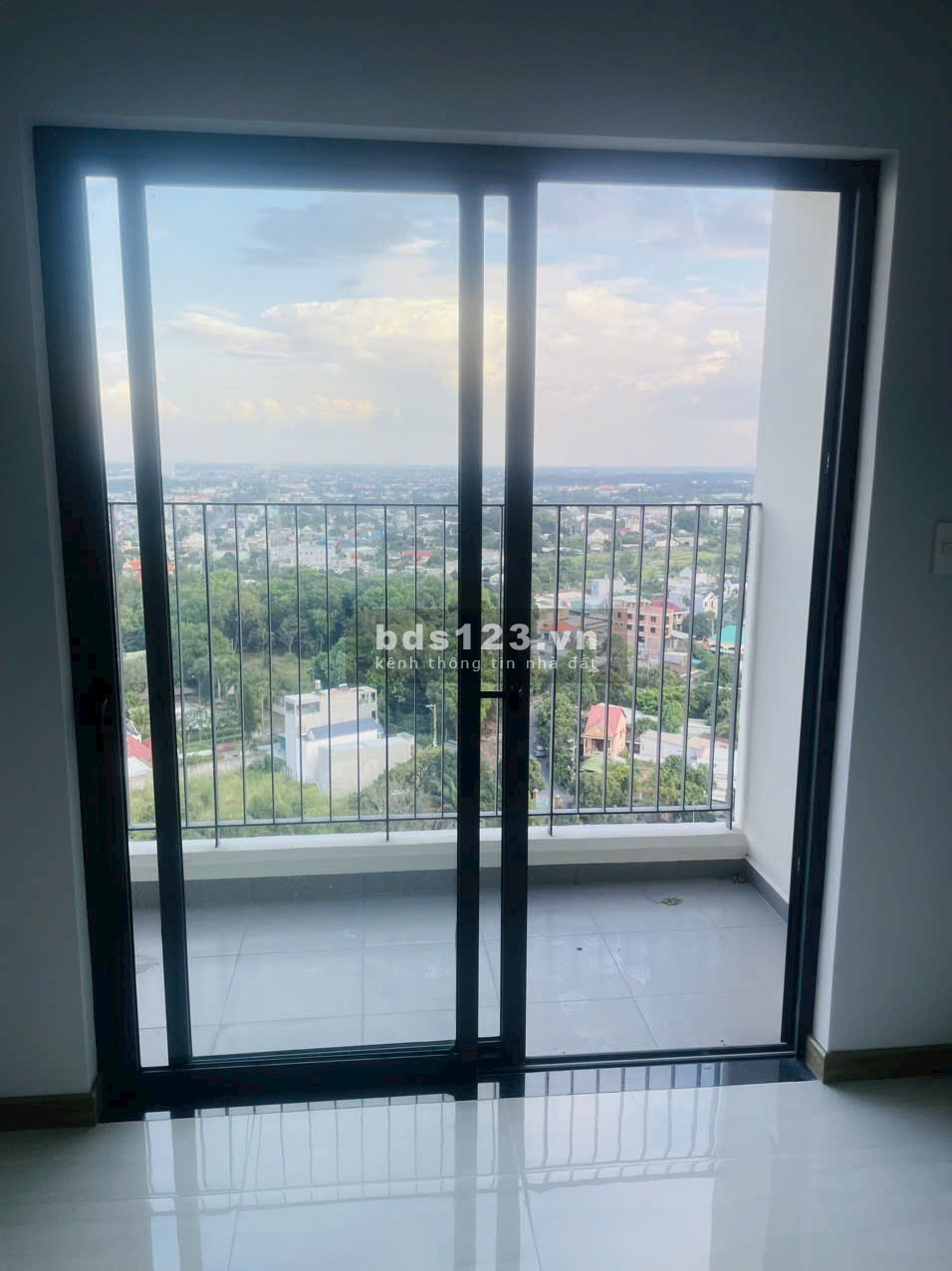 Cần bán căn hộ BconsBee sẵn sổ tại Dĩ An, Bình Dương. Alo Duy: 0904449065 để hỗ trợ