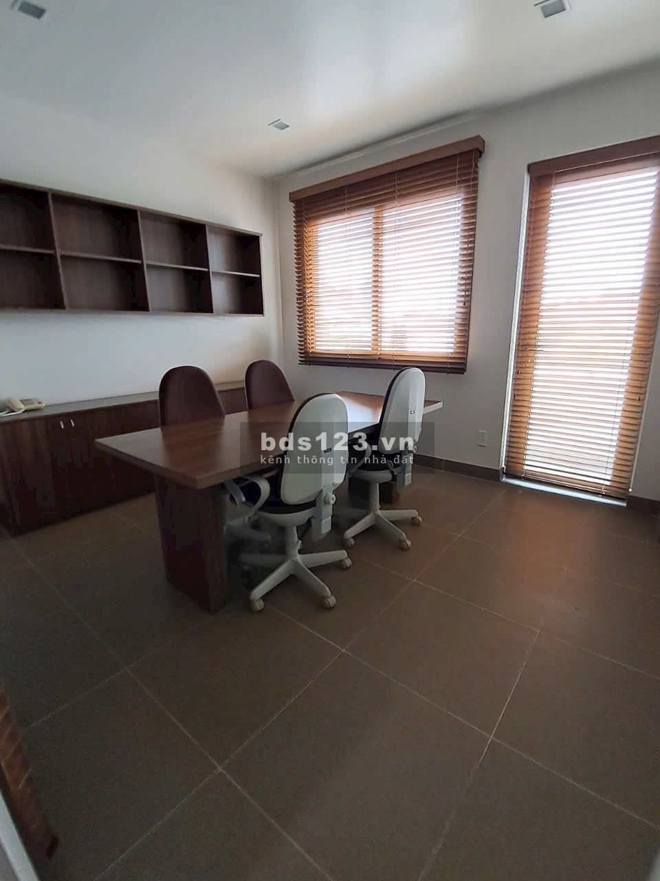 Cho Thuê Toàn Nhà VP Mặt Tiền Đường Khánh Hội Quận 4. DT:18x15m. Giá 400tr