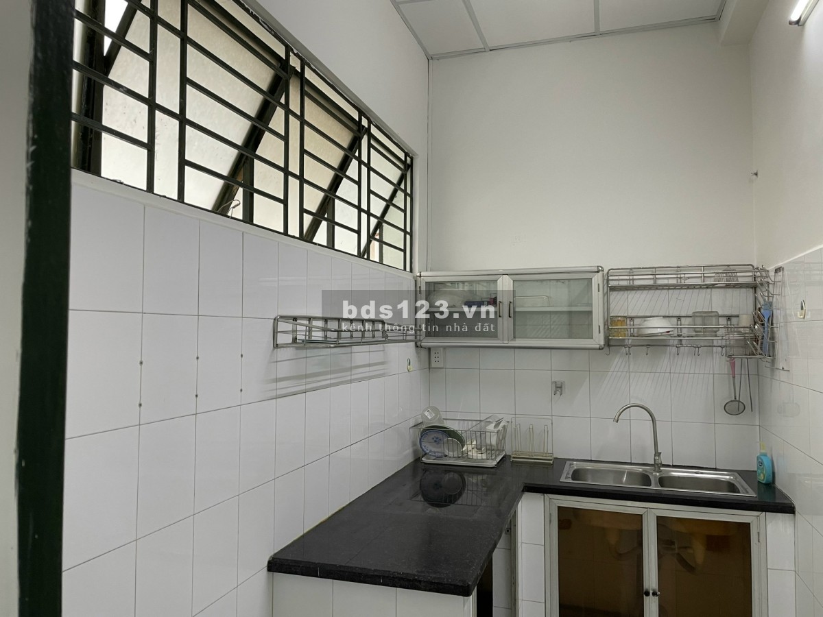Chung cư 189B Cống Quỳnh - Quận 1 80m2 2pn. Có ban công, cửa sổ