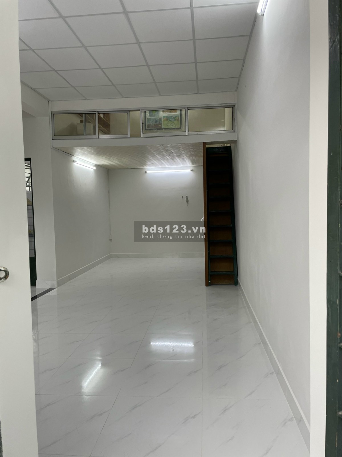 Chung cư 189B Cống Quỳnh - Quận 1 80m2 2pn. Có ban công, cửa sổ