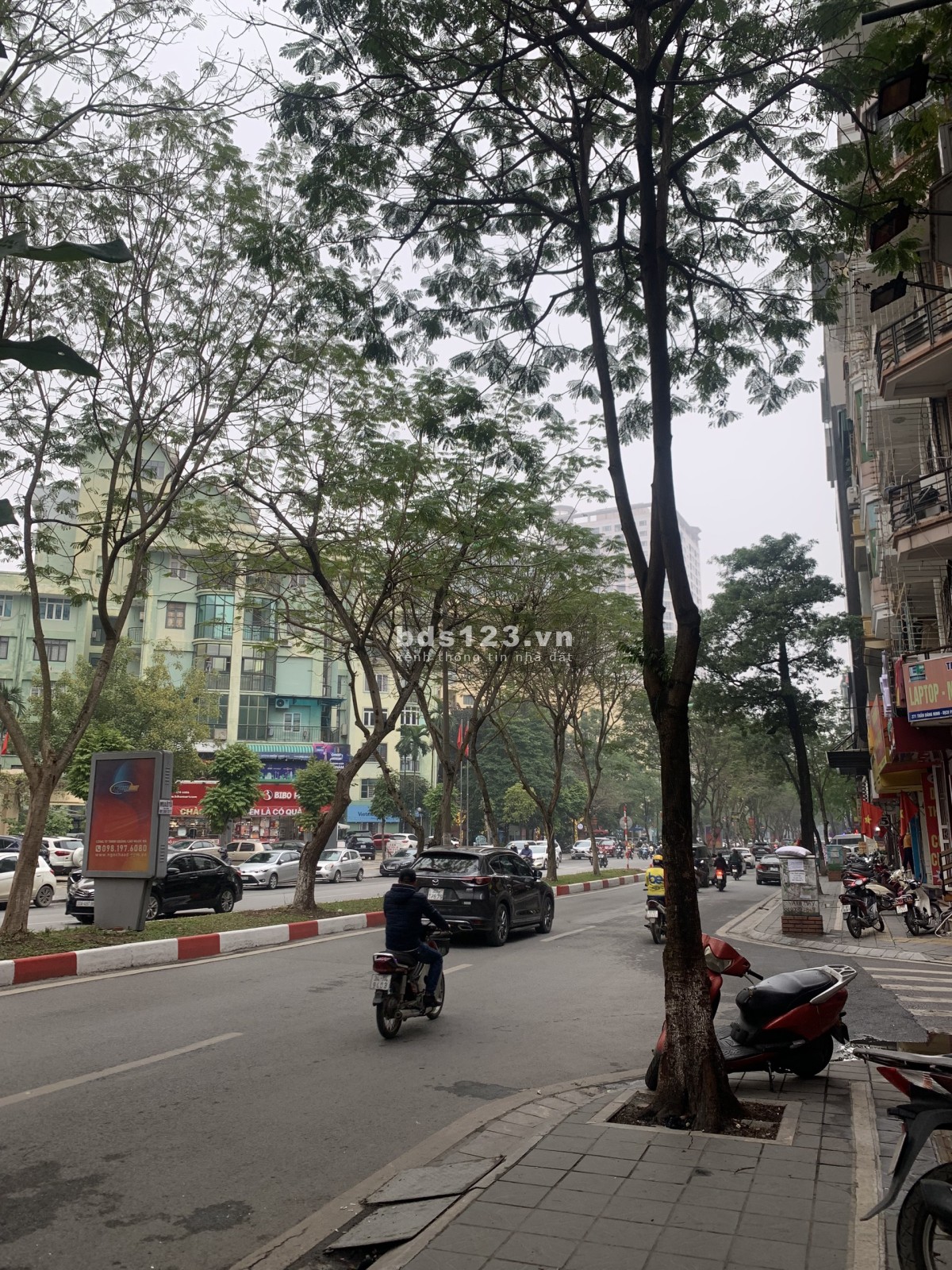 Tin tài trợ Bán nhà phân lô phố Duy Tân, ôtô đỗ trong nhà. DT 55m2, 5 tầng, MT 4