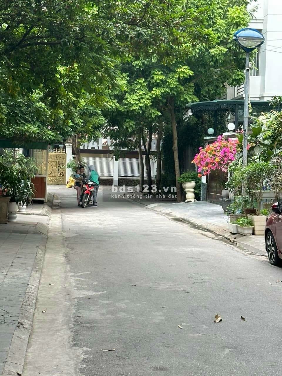 Bán căn nhà phân lô khu Võ Chí Công, Tây Hồ, Hà Nội