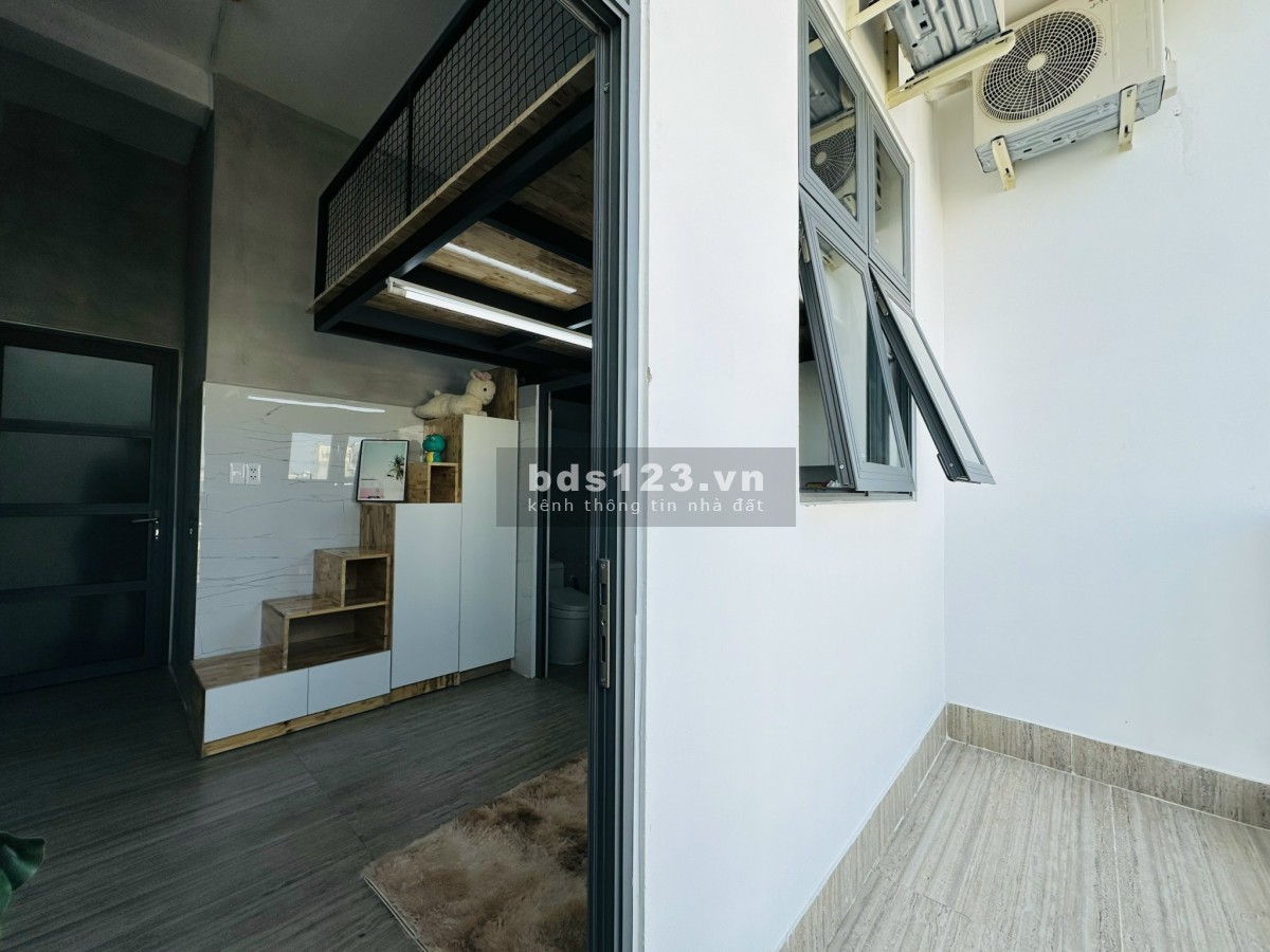 Phòng Ban Công. Full Tiện Nghi. Cách ĐH Công Thương 3' Đi Xe