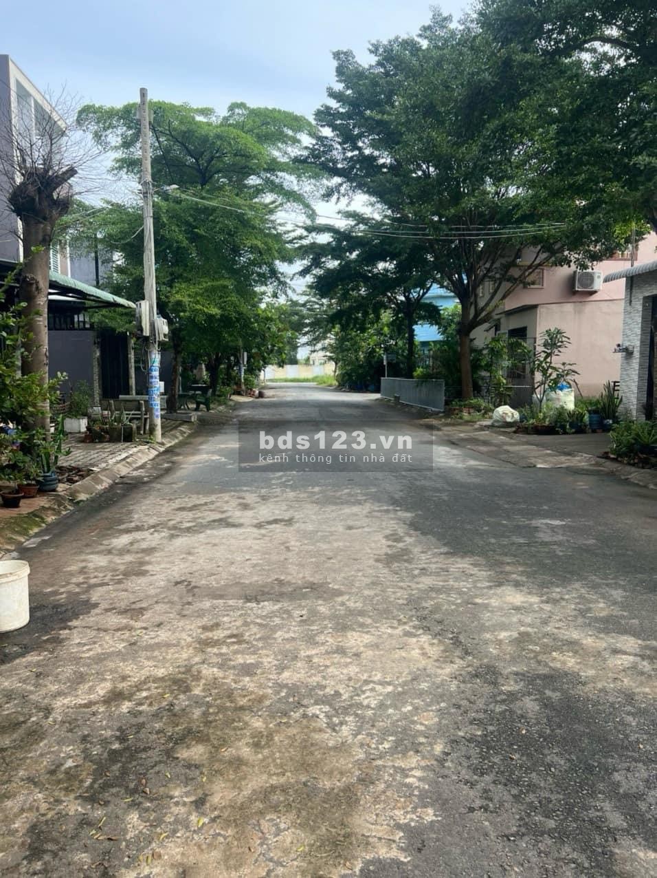 Cần bán gấp lô đất khu Mỹ Hạnh Hoàng Gia dt 85m2, SHR giá 1,35 tỷ