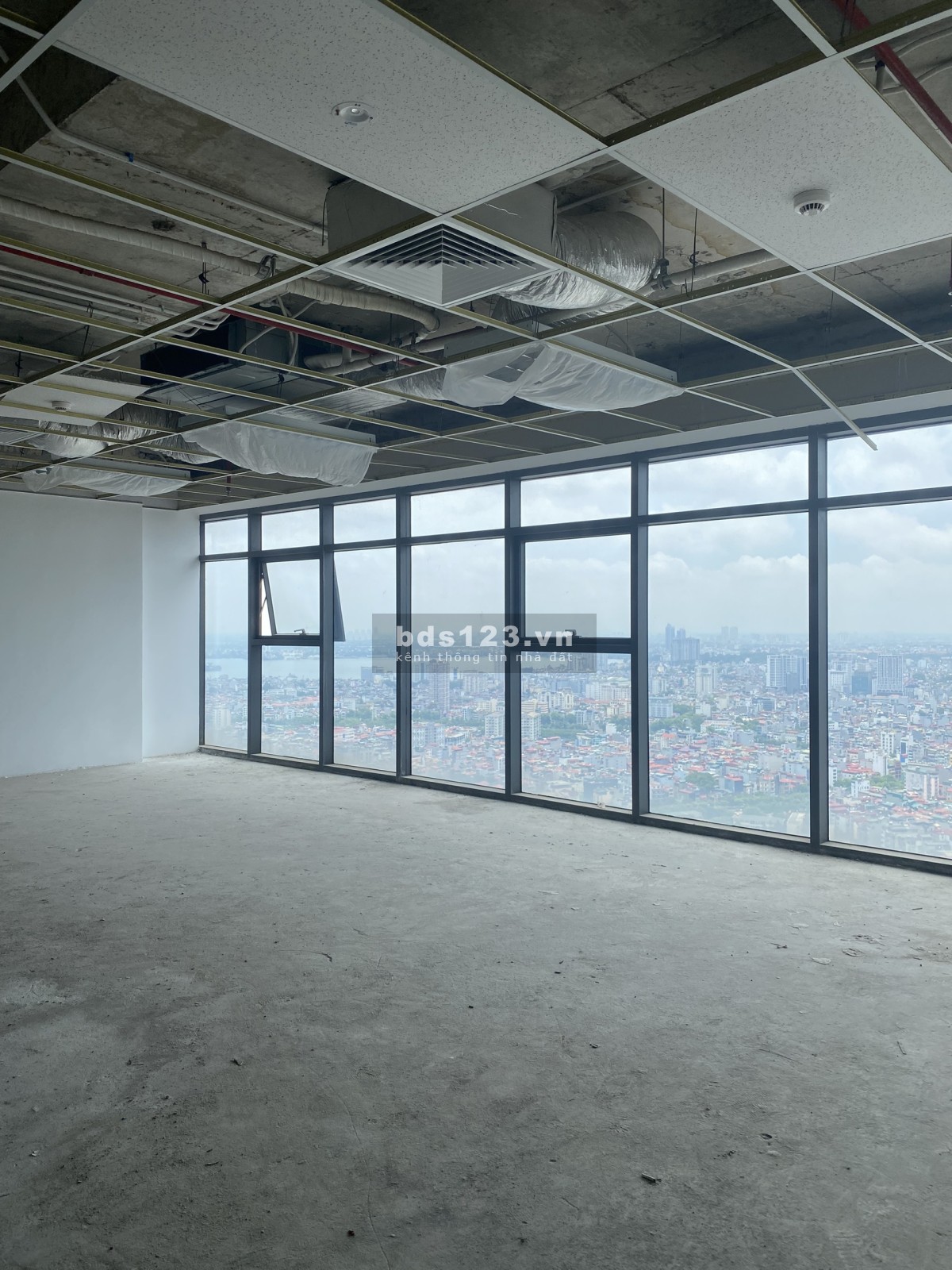 Chính chủ cho thuê sàn văn phòng toà A Discovery Complex số 302 Cầu Giấy, 116m2