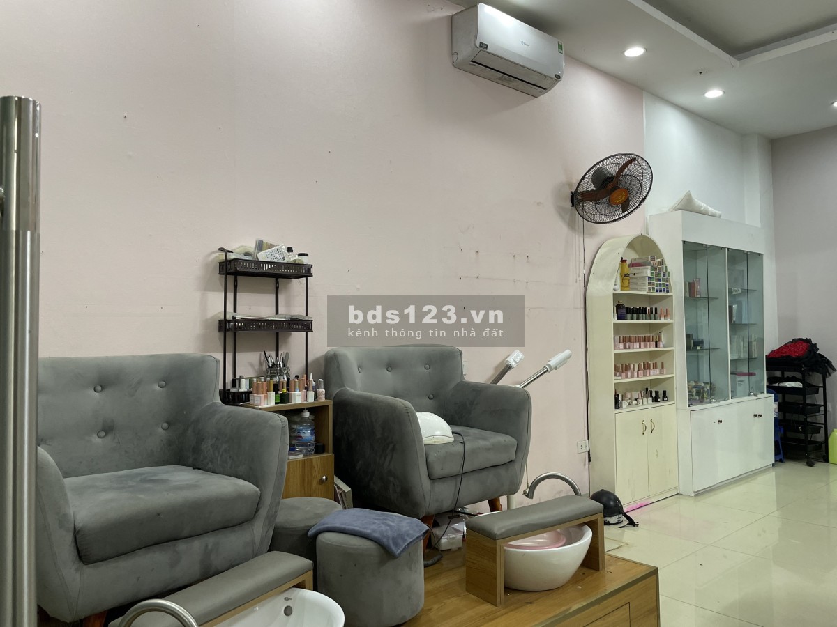 Chính chủ cho thuê Kiot KD tại 3/148 Trần Duy Hưng, ĐT: 091.303.7719 (c Nga). Giá thuê: 9 tr/tháng