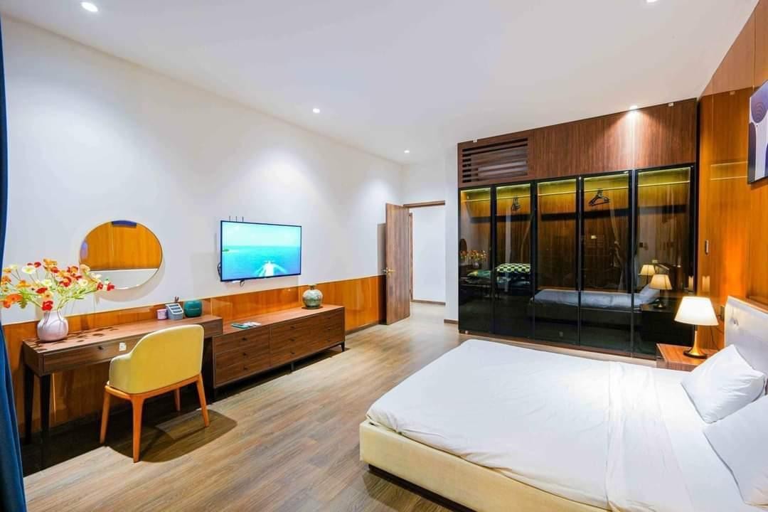 Bán nhà mặt tiền phường 4 Tân Bình, mặt tiền Hoàng Việt, 5*13, 3 lầu