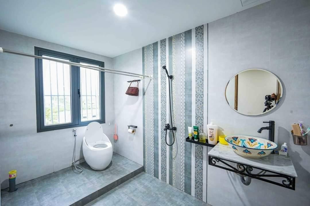 Bán nhà mặt tiền phường 4 Tân Bình, mặt tiền Hoàng Việt, 5*13, 3 lầu