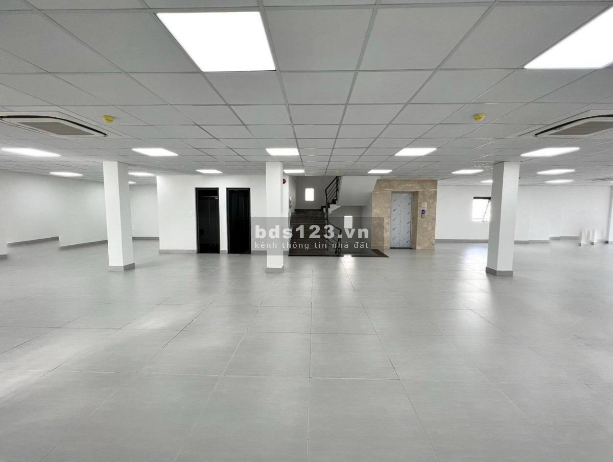 Bán Tòa Nhà Văn Phòng Mặt Tiền Đường Phạm Văn Bạch Quận Tân Bình. DT: 12,5x30m. Giá 100 tỷ