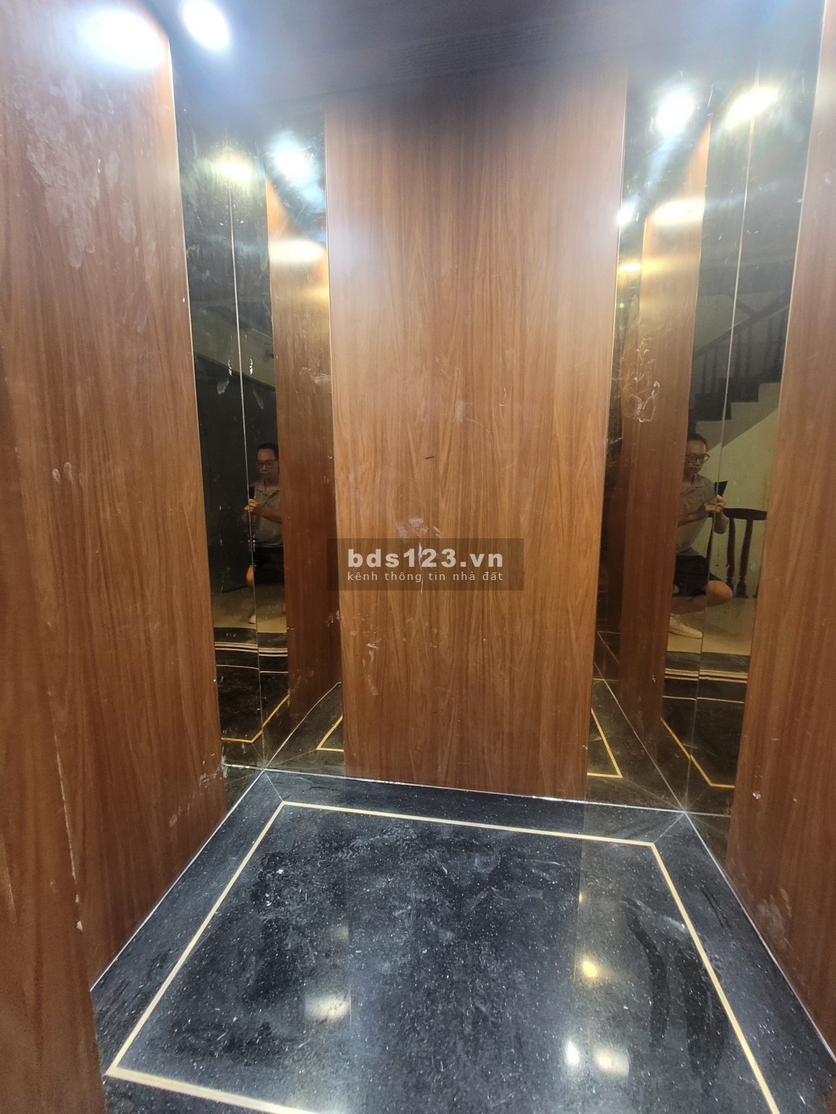Cho Thuê Văn phòng phố Dương Khuê, Toà nhà 9 Tầng, Đầy đủ ĐH, Thang máy, ngõ ô tô tránh.