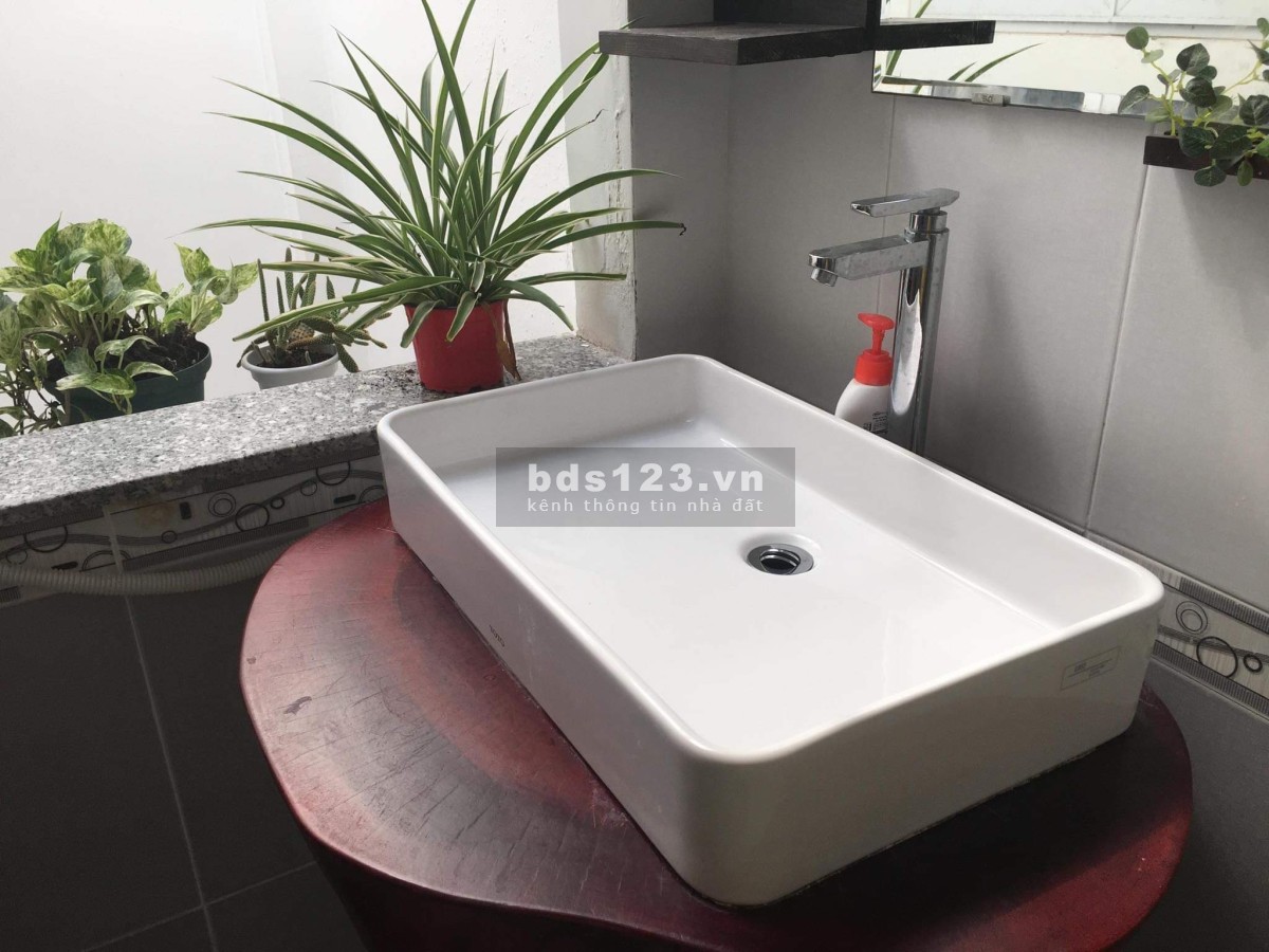 Chính chủ cho thuê phòng - Quận 1 - Gần CV Lê Văn tám