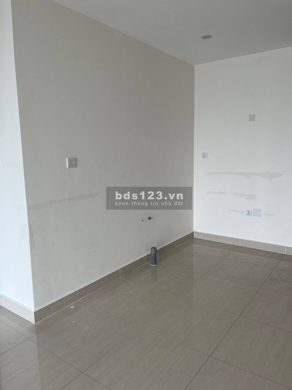 Bán nhanh 2PN1WC 55m2 view bể bơi GS2 Vinhomes Smart 3.380 tỷ BP