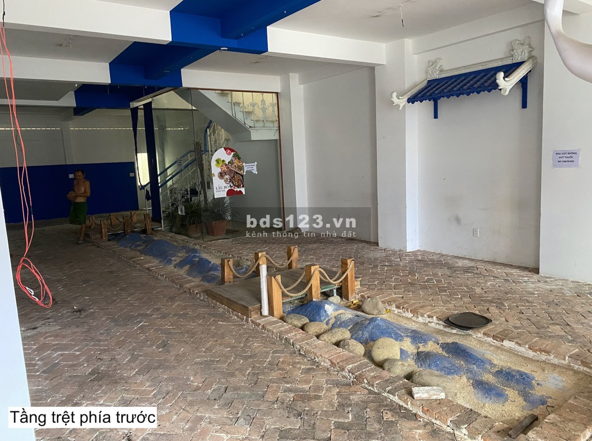 Nhà mặt tiền lớn 170m2 có bãi đậu xe 156 Thống Nhất cho thuê nguyên căn