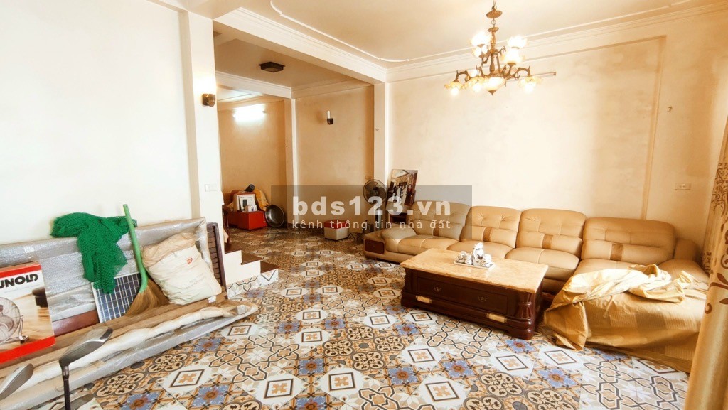 Bán nhà Nguyễn Sơn phường Ngọc Lâm 70 m 5 tầng mặt tiền 5 m dân xây