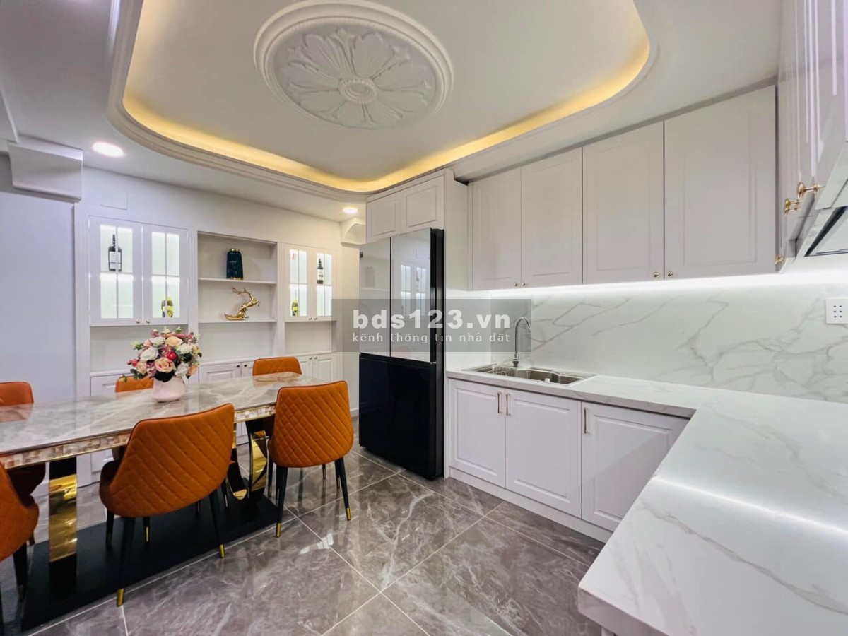 Bán nhà mới 2 tầng ngay Huỳnh Tấn Phát, hẻm xe hơi, 108m2, nhỉnh 5 tỷ.