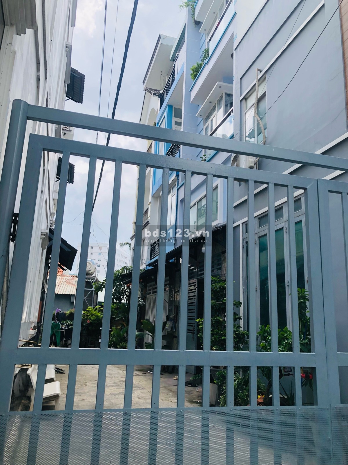 Bán nhà đẹp nhiều tầng, ở liền, xe hơi đậu trước nhà. Trường Thọ - Thủ Đức, giá 8,5 tỷ.