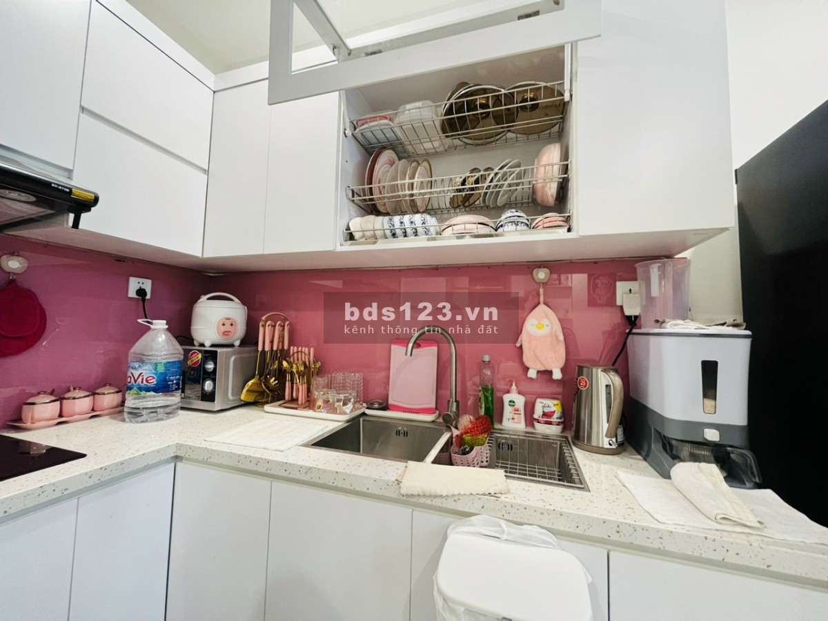 Bán căn hộ 1pn+1 nội thất đẹp view đông nam hút tài lộc. Thành 0912253990