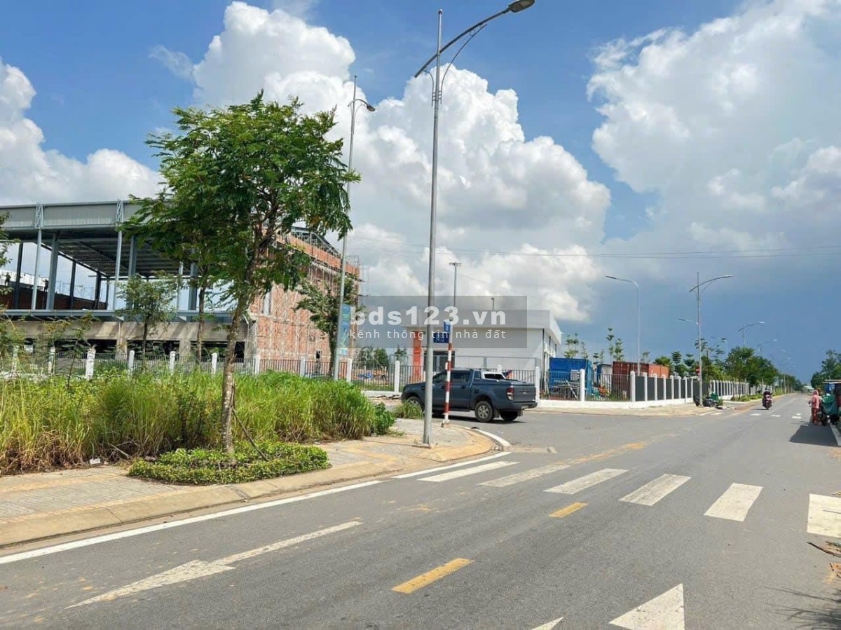 Thanh lý lô đất 126m2 giá 2,3 tỷ nằm ngay khu dân cư mới Long Đức gần KCN công nghệ cao