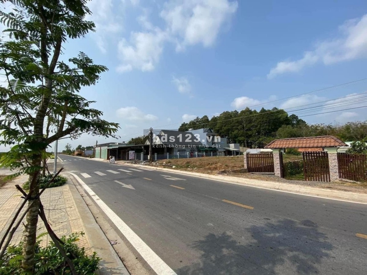 Thanh lý lô đất 126m2 giá 2,3 tỷ nằm ngay khu dân cư mới Long Đức gần KCN công nghệ cao