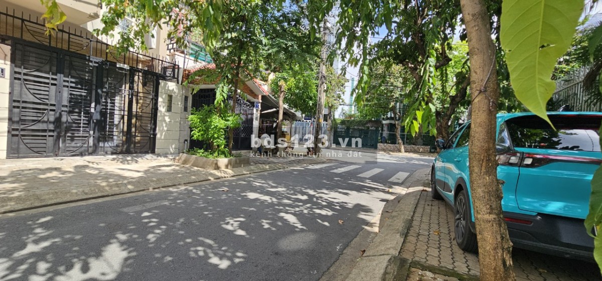 Bán nhà mới 2 tầng ngay Huỳnh Tấn Phát, hẻm xe hơi, 108m2, nhỉnh 5 tỷ.