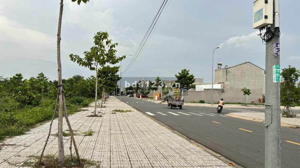 Chủ gửi bán lô đất 100m2 giá 1,68 tỷ gần ngay vòng xoáy Bến Cam, gần trường, SHR
