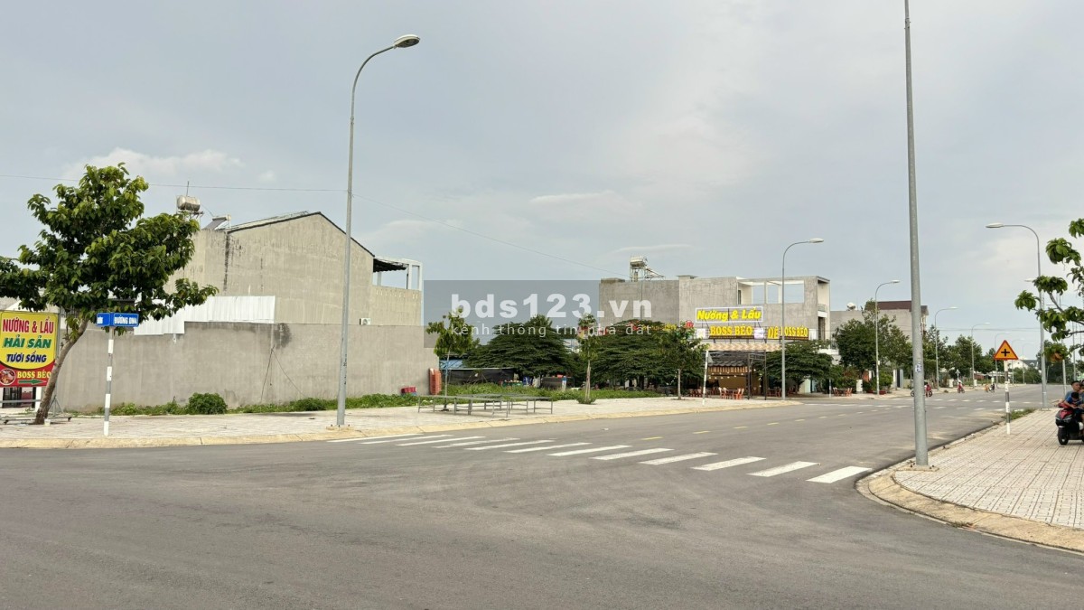 Chủ gửi bán lô đất 100m2 giá 1,68 tỷ gần ngay vòng xoáy Bến Cam, gần trường, SHR