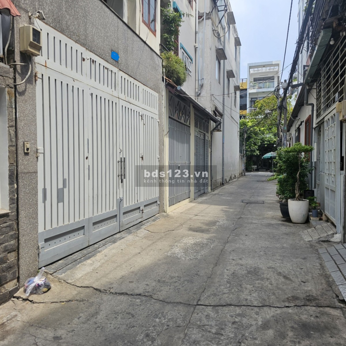 Bán nhà đẹp hơn 70m2, gần Huỳnh Tấn Phát, hẻm rộng, khu dân trí cao, nhỉnh 5 tỷ.