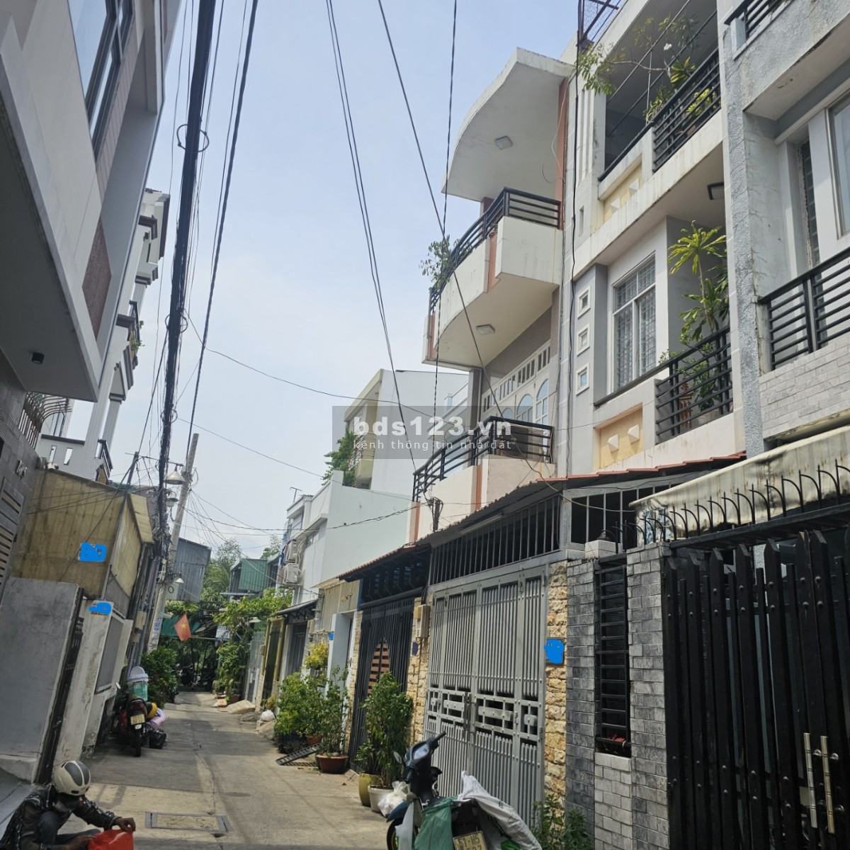 Bán nhà đẹp hơn 70m2, gần Huỳnh Tấn Phát, hẻm rộng, khu dân trí cao, nhỉnh 5 tỷ.